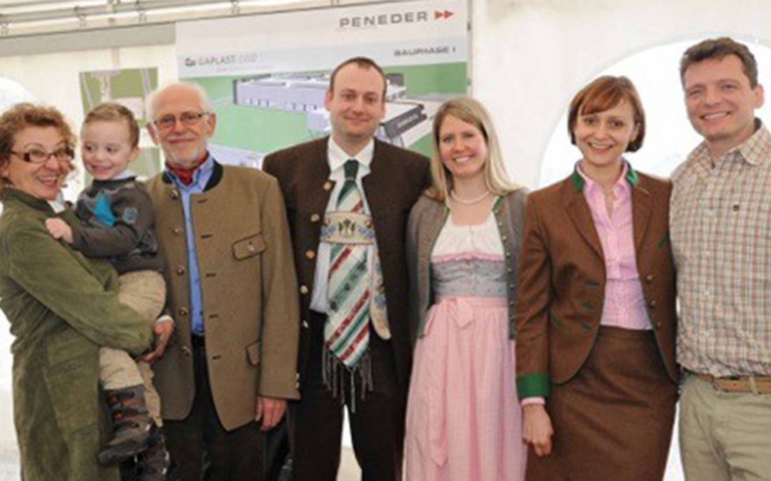 News-Gruenderpreis-Detail Familie Kneer in Tracht